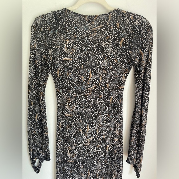 Diane Von Furstenberg Silk Feather Print Midi Body-con Dress in Black Size 4 - Picture 8 of 10